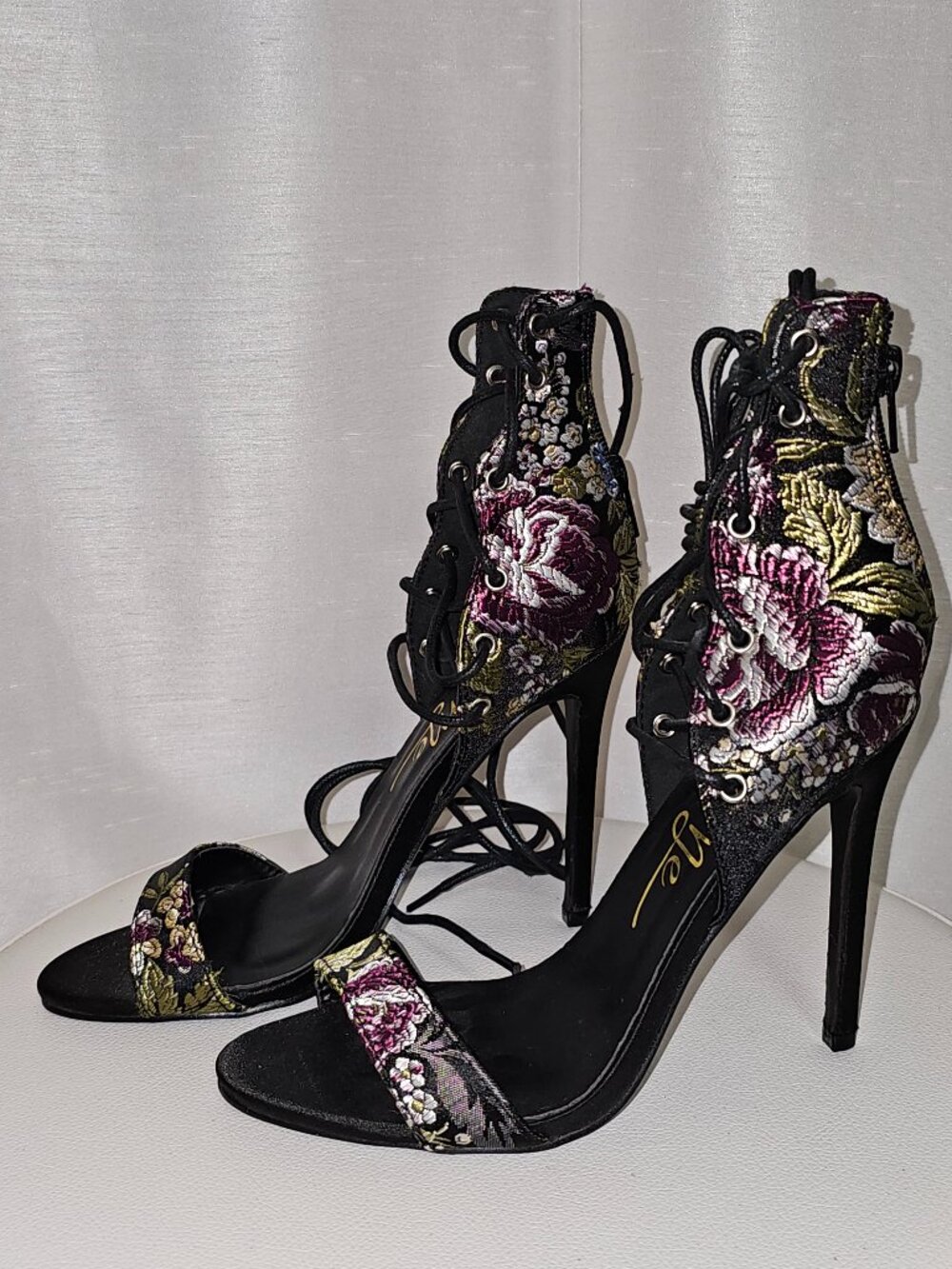 So Me Floral Embroidered Lace-Up Stiletto Heels | NWOT | Size 7